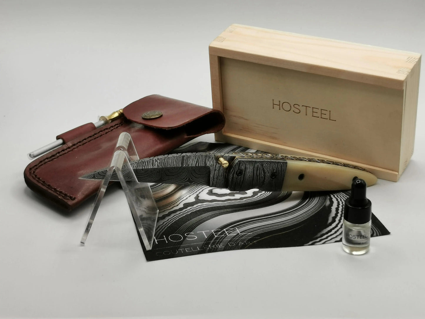 Couteau de Poche en Damas - Le Salicorne Hosteel