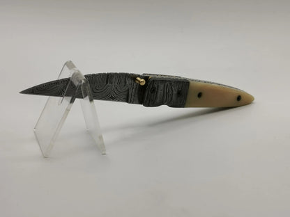 Couteau de Poche en Damas - Le Salicorne Hosteel