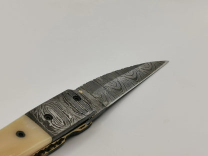 Couteau de Poche en Damas - Le Salicorne Hosteel