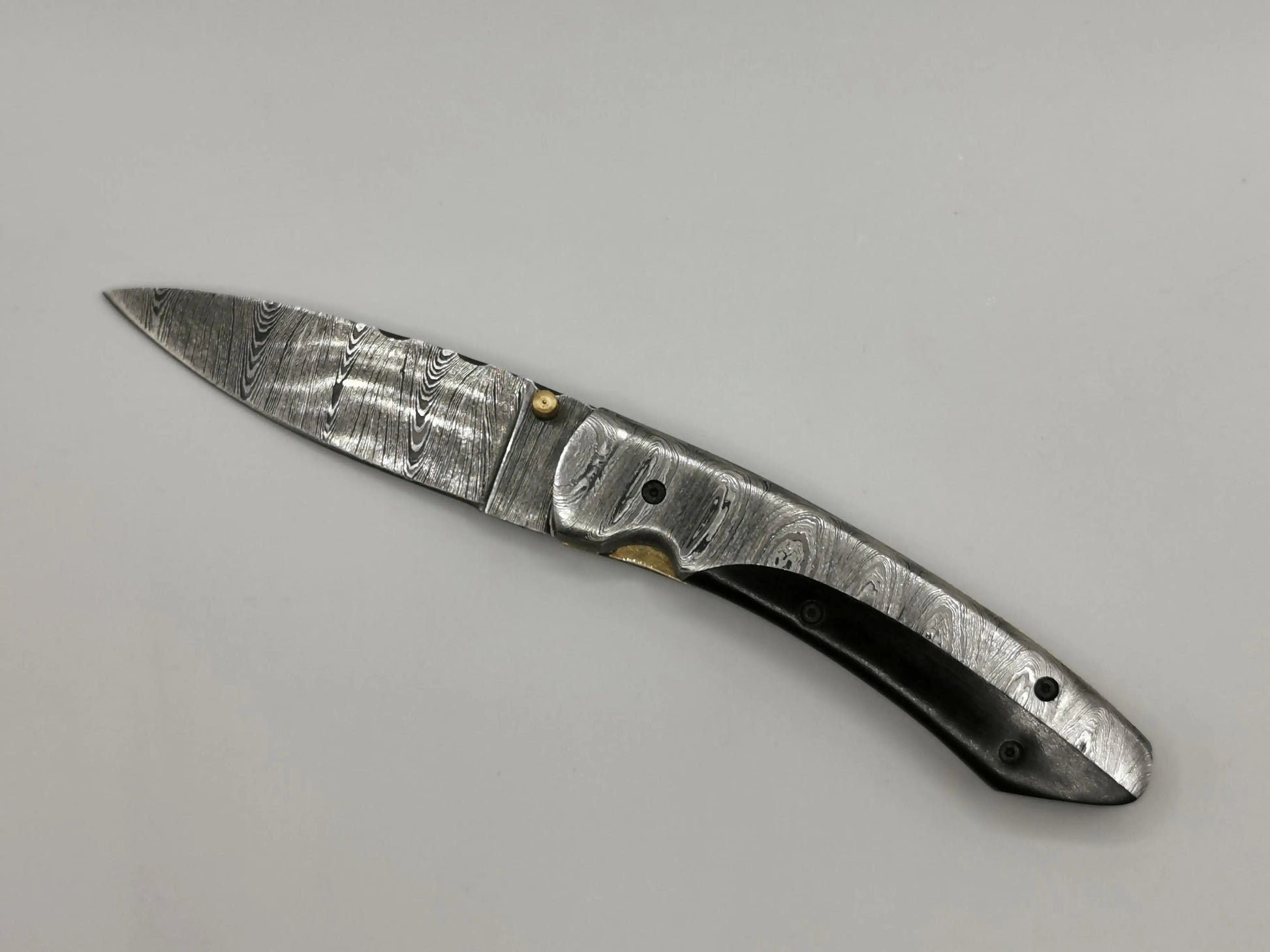 Couteau de Poche en Damas - Le Saren Hosteel