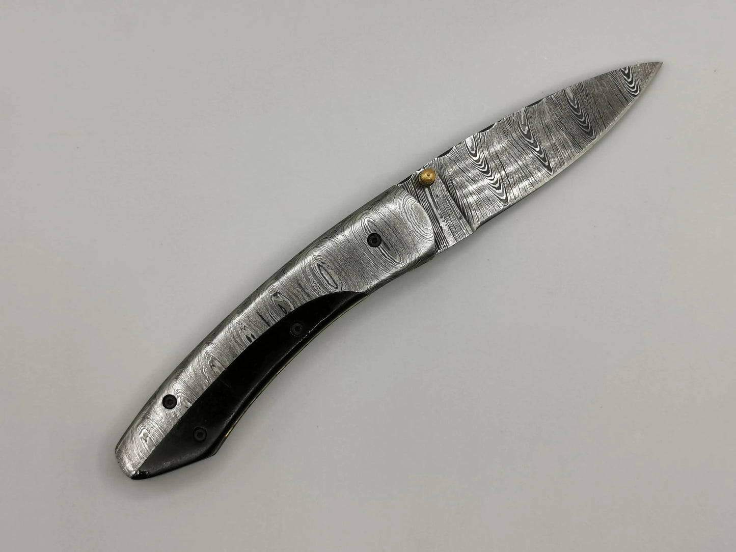 Couteau de Poche en Damas - Le Saren Hosteel