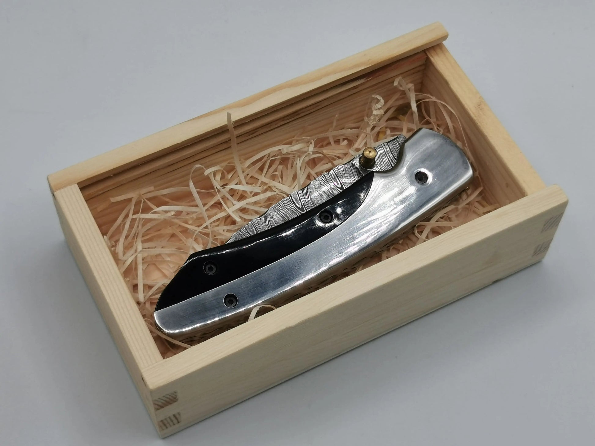 Couteau de Poche en Damas - Le Ventadou Hosteel