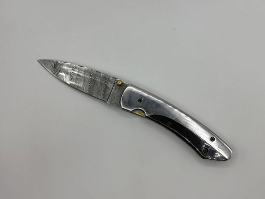 Couteau de Poche en Damas - Le Ventadou Hosteel