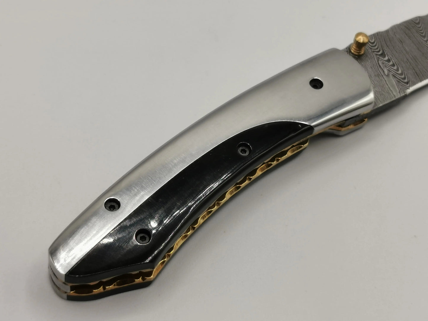 Couteau de Poche en Damas - Le Ventadou Hosteel