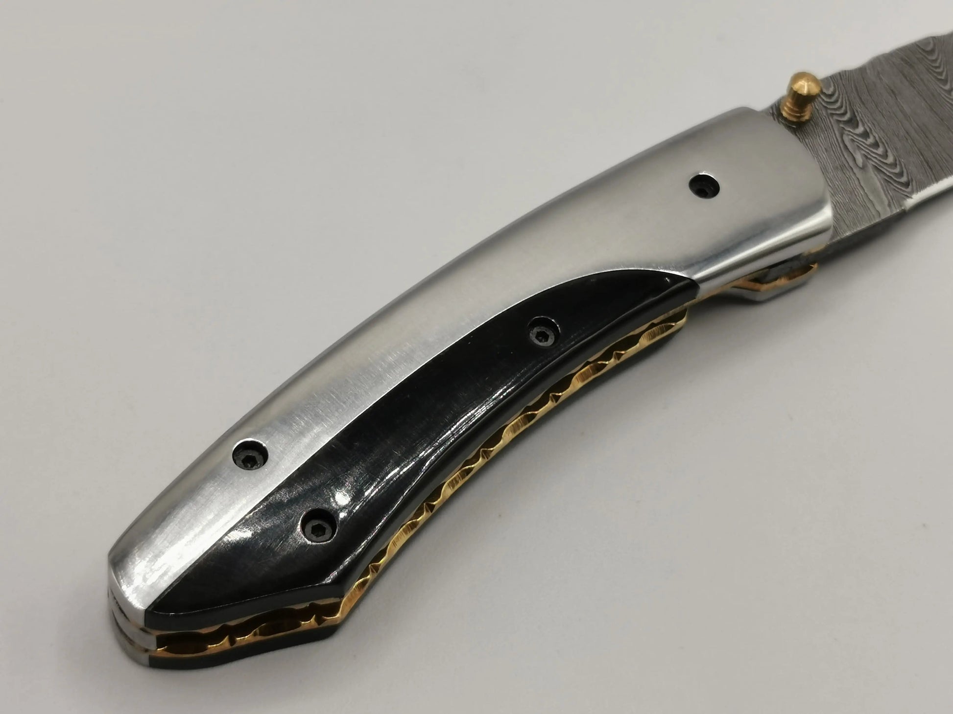 Couteau de Poche en Damas - Le Ventadou Hosteel