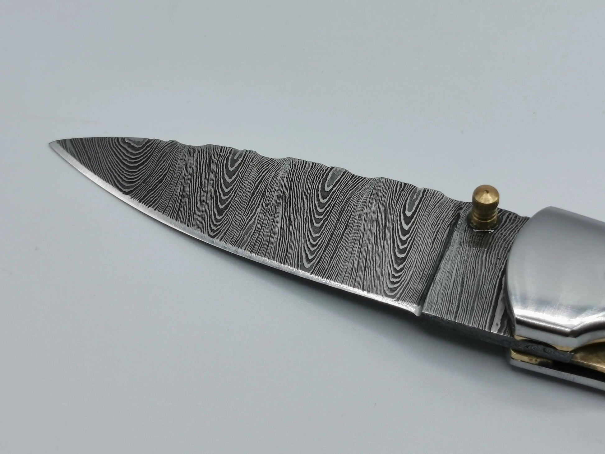 Couteau de Poche en Damas - Le Ventadou Hosteel