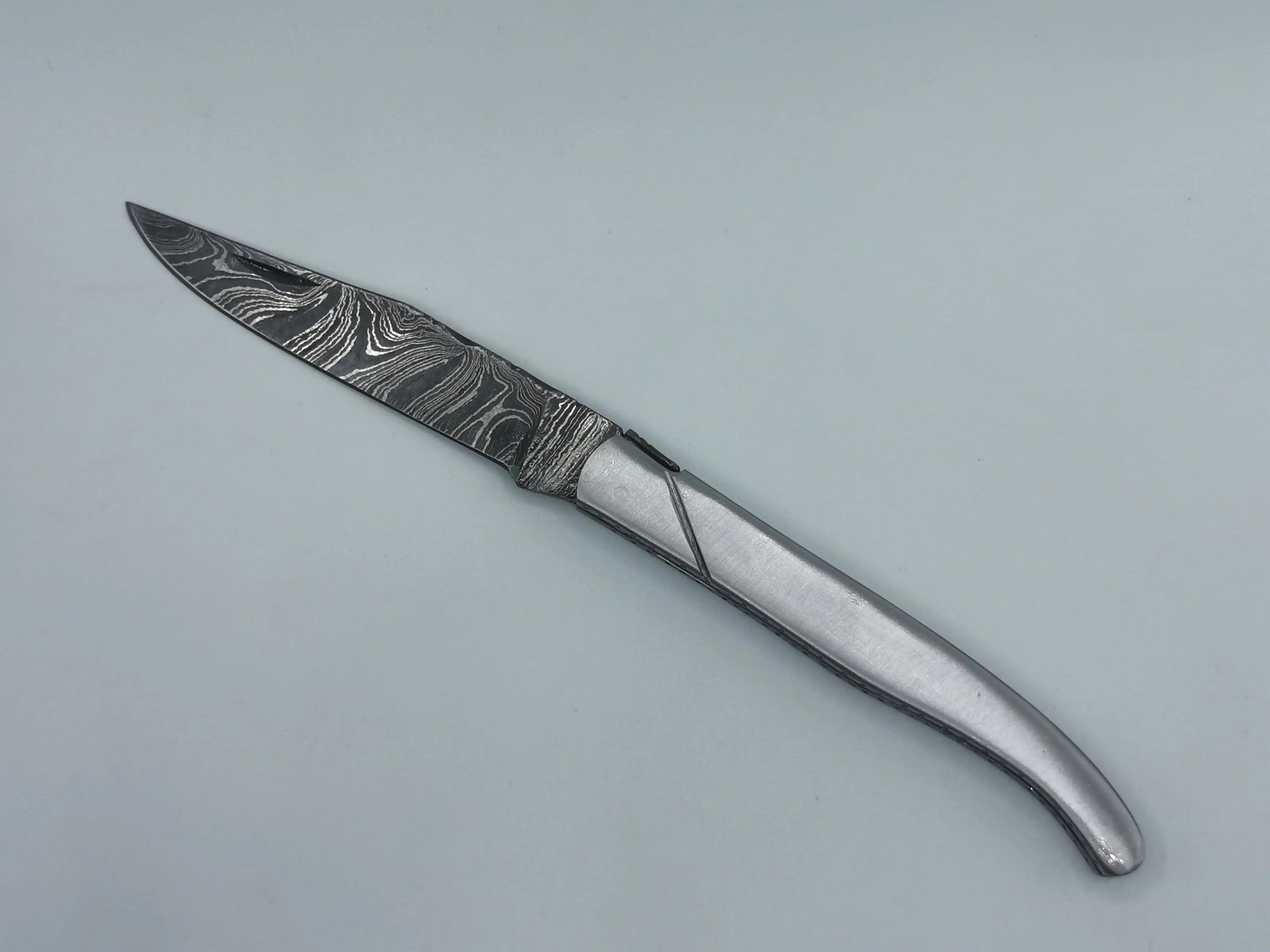 Couteau de Poche en Damas - Le Ventoux Hosteel