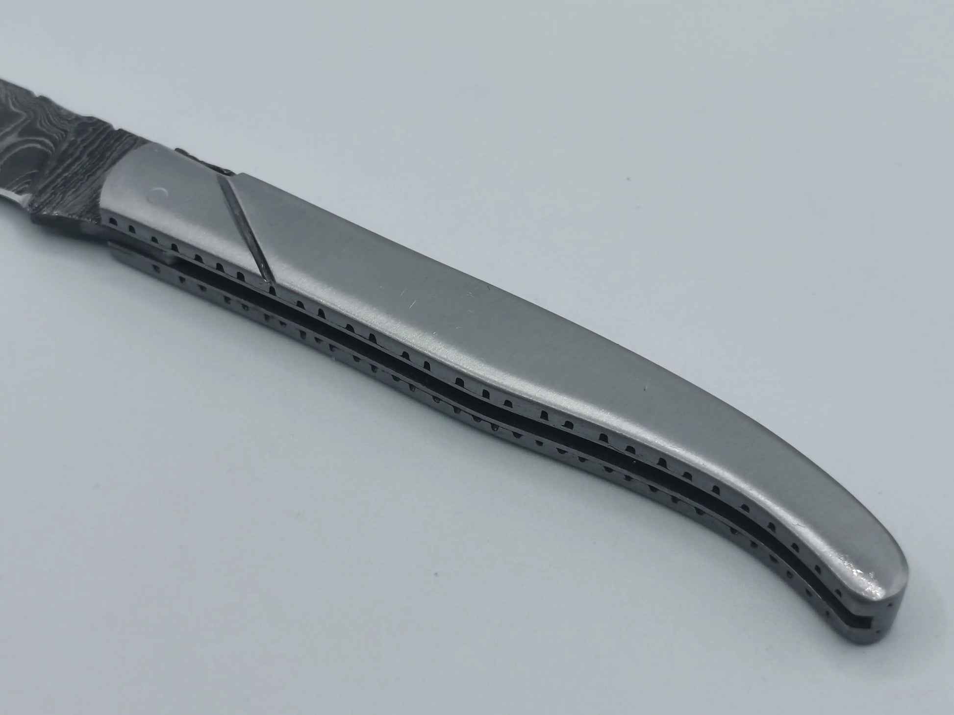 Couteau de Poche en Damas - Le Ventoux Hosteel