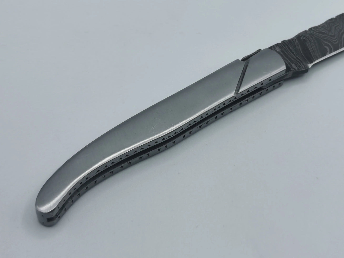 Couteau de Poche en Damas - Le Ventoux Hosteel