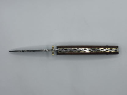 Couteau Le Baou ouvert vue de dessus dos laiton ajouré style navette