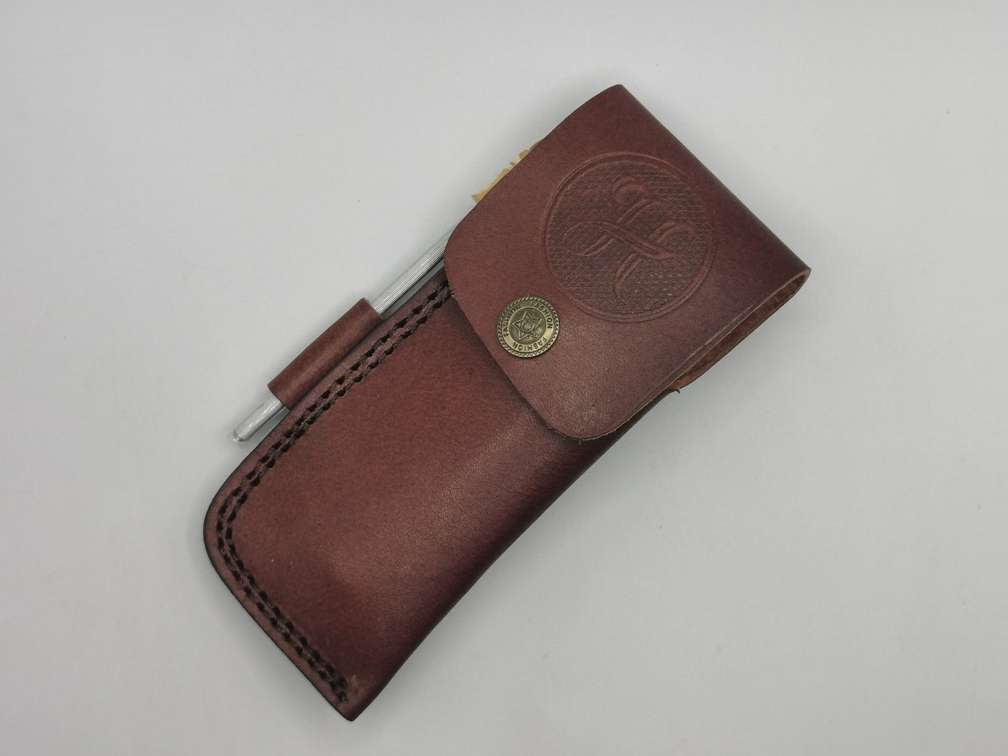 Étui en cuir de vachette cousu main pour couteau pliant Le Baou Hosteel