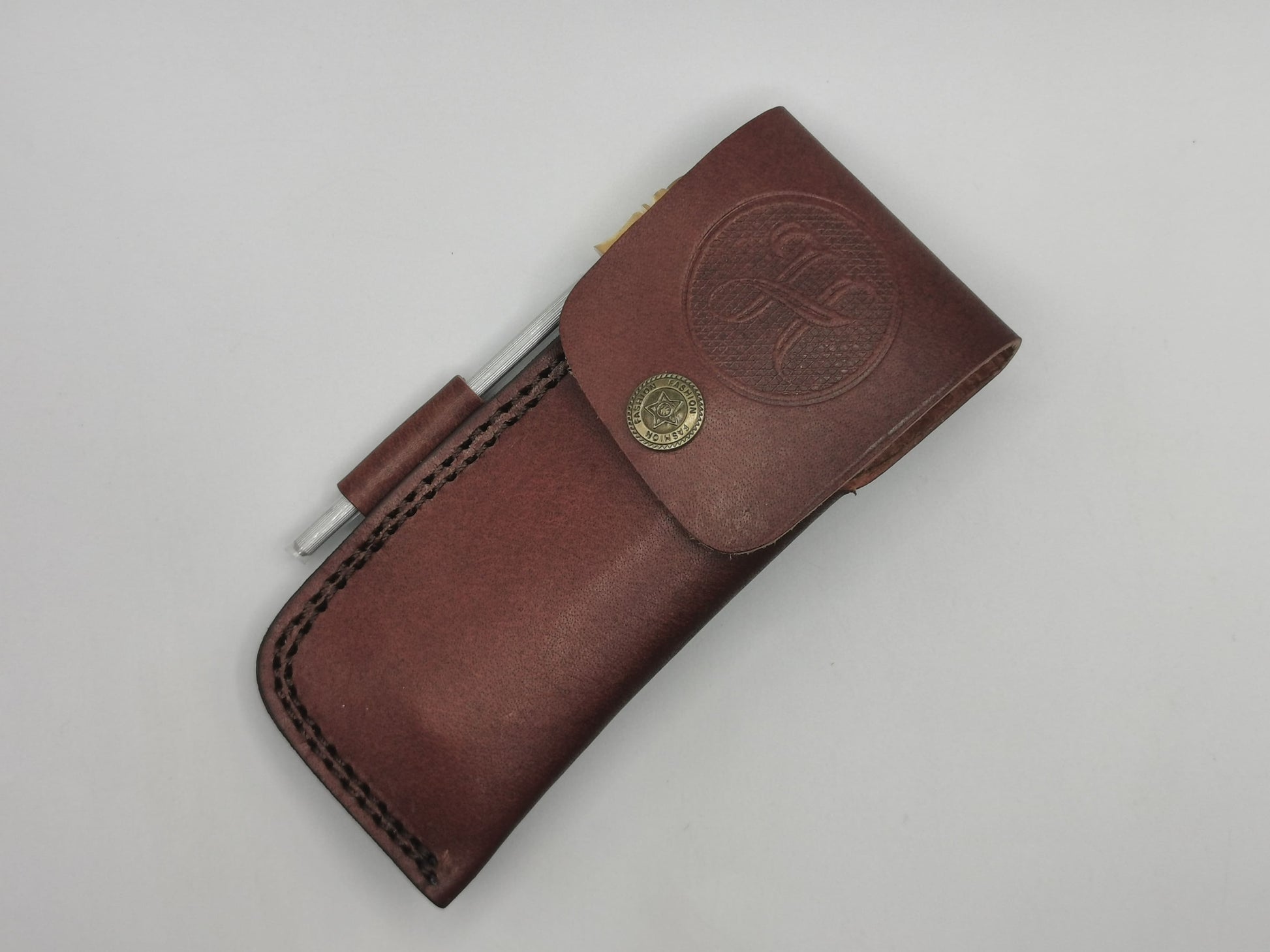 Étui en cuir de vachette cousu main pour couteau pliant Le Baou Hosteel