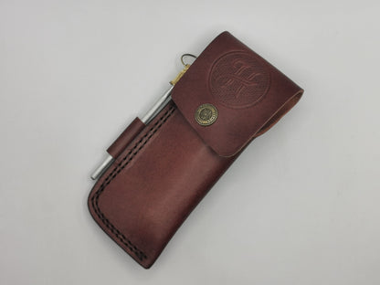 Étui en cuir de vachette cousu main pour couteau pliant Le Ferranel – Hosteel Coutellerie