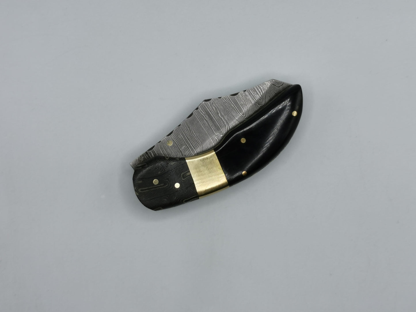 Couteau pliant fermé Le Lou Venturi vue de dessus corne de buffle noire

