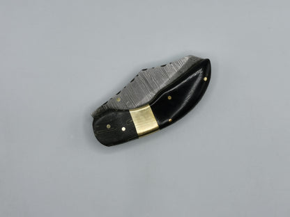 Couteau pliant fermé Le Lou Venturi vue de dessus corne de buffle noire
