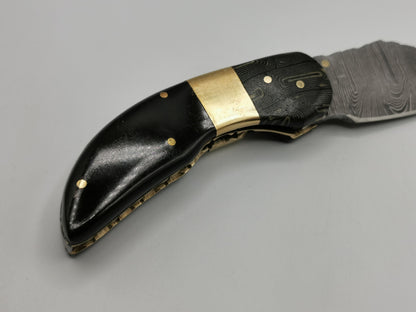 Manche corne de buffle et platine damas mitre laiton couteau collection Le Lou Venturi
