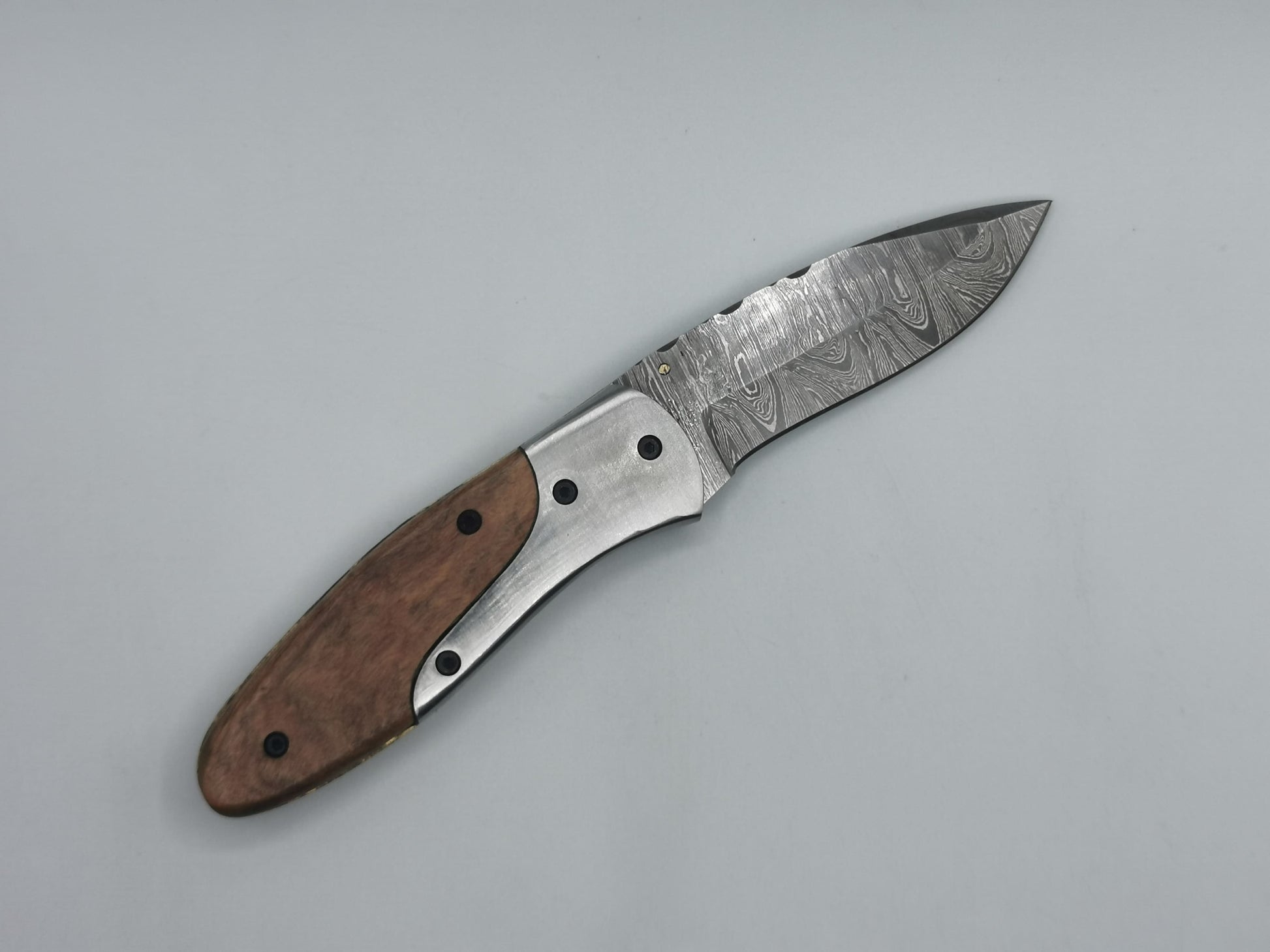 Couteau pliant artisanal Le Pagnol ouvert, profil large type couteau de chasse
