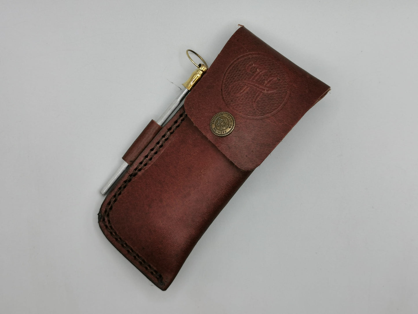 Étui en cuir de vachette cousu main pour couteau pliant Le Roucas Hosteel