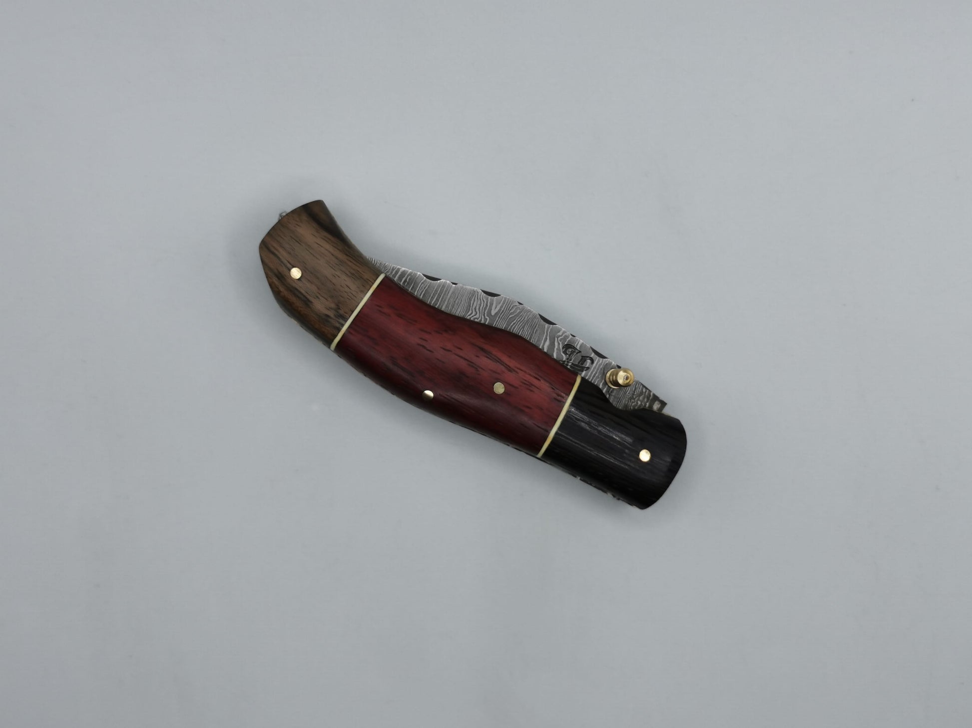 Couteau de poche fermé Le Roucas manche tricolore wengé padouk noyer