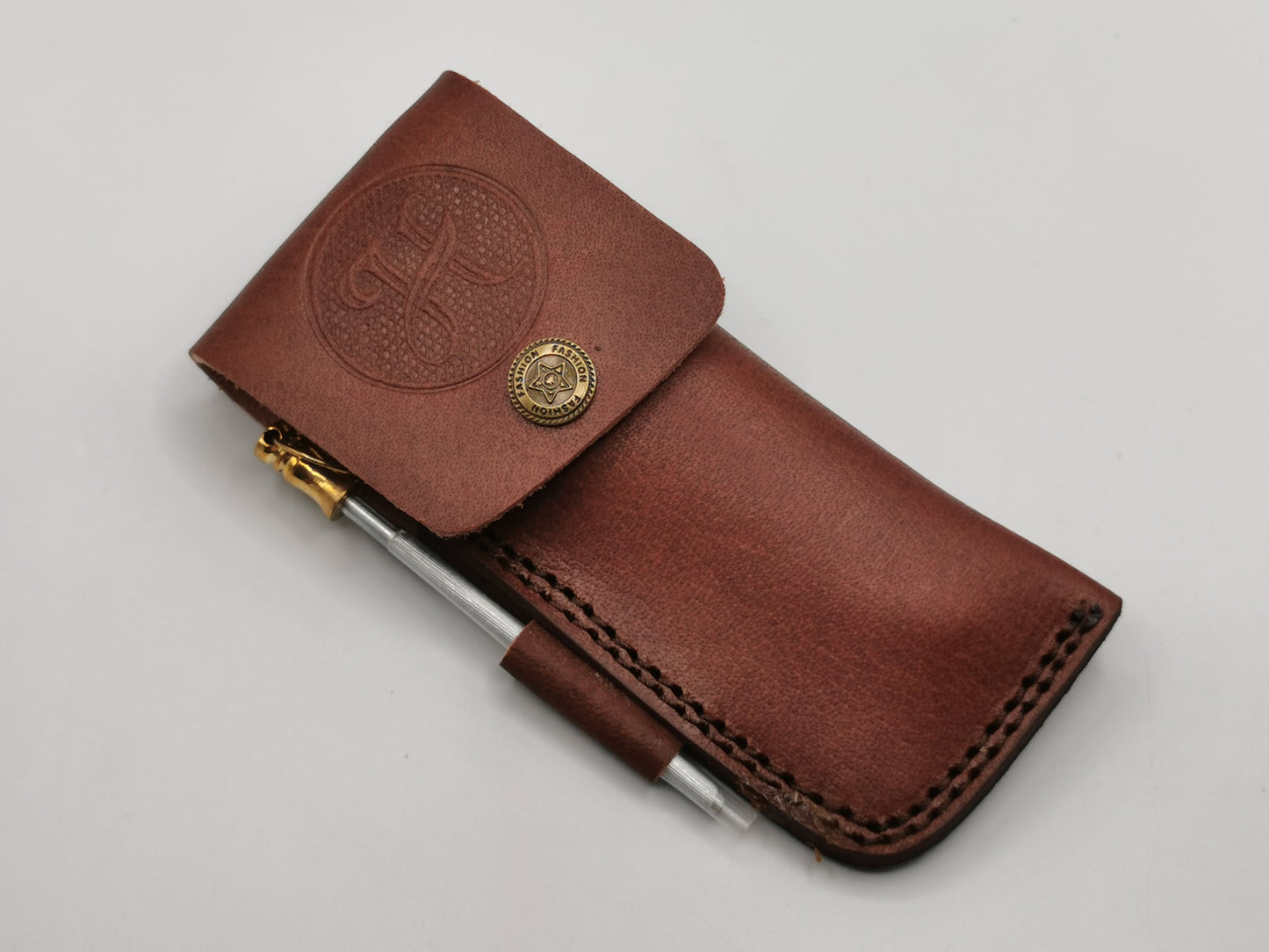 Étui en cuir de vachette cousu main du couteau Le Santonier – Hosteel, coutellerie d'art